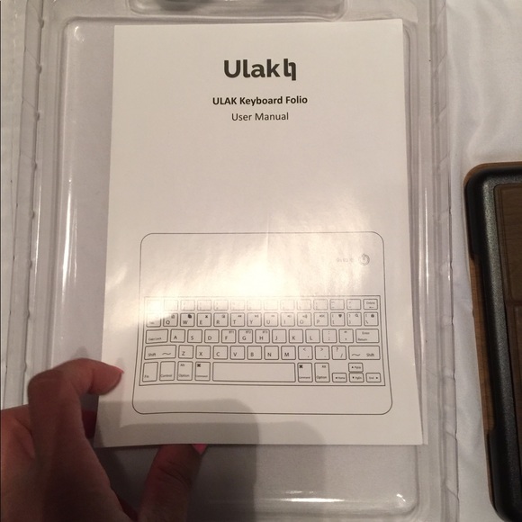 Ulak iPad case & keyboard - Picture 3 of 4